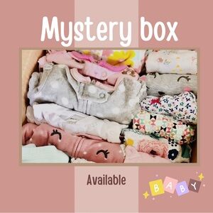 10 pieces of girl's clothes. Sizes from 0 Months to 4 years old.